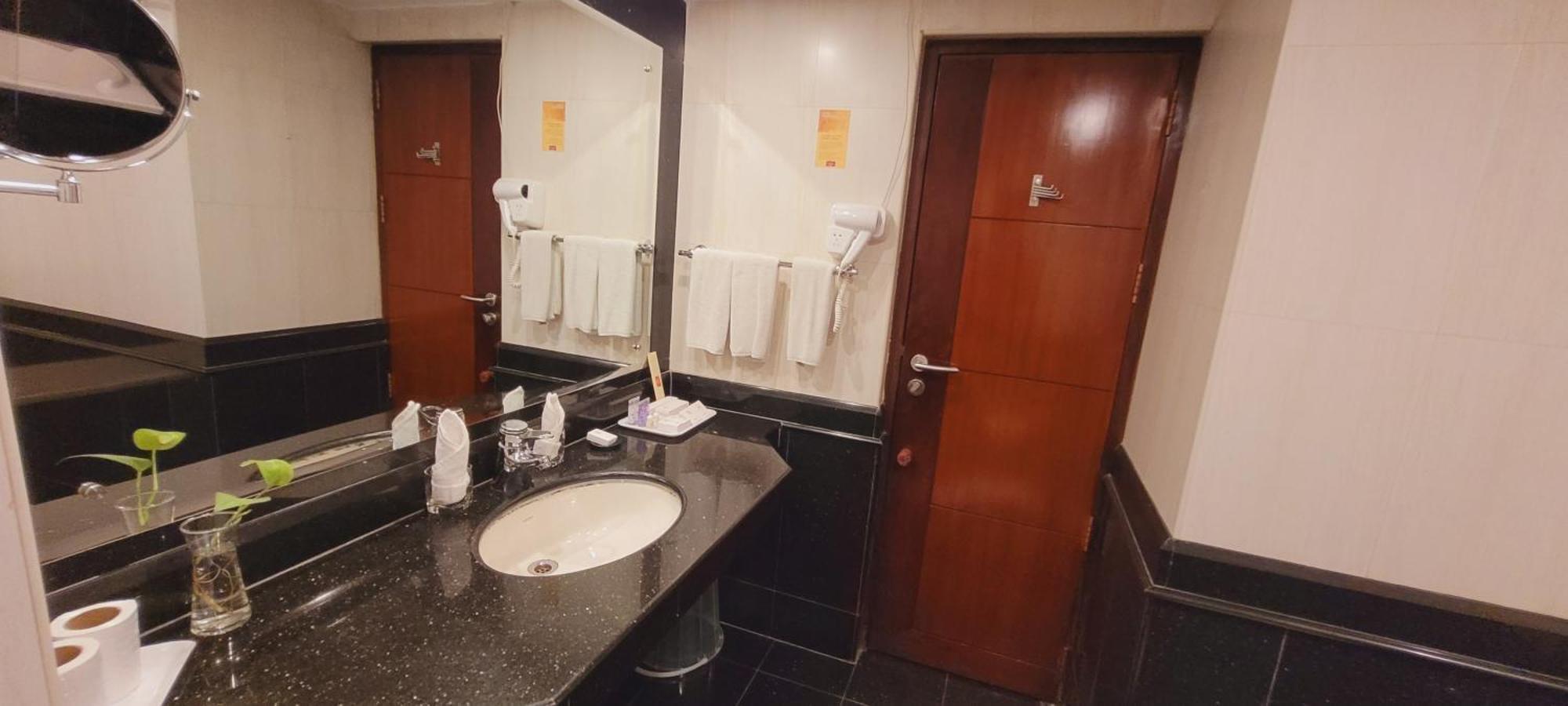 Ashoka Inn Thrissur Zewnętrze zdjęcie