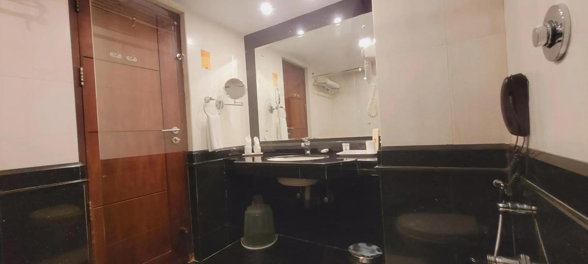 Ashoka Inn Thrissur Zewnętrze zdjęcie